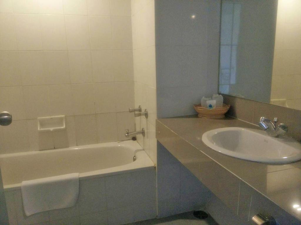 Hotel Sinthavee Phuket Zewnętrze zdjęcie